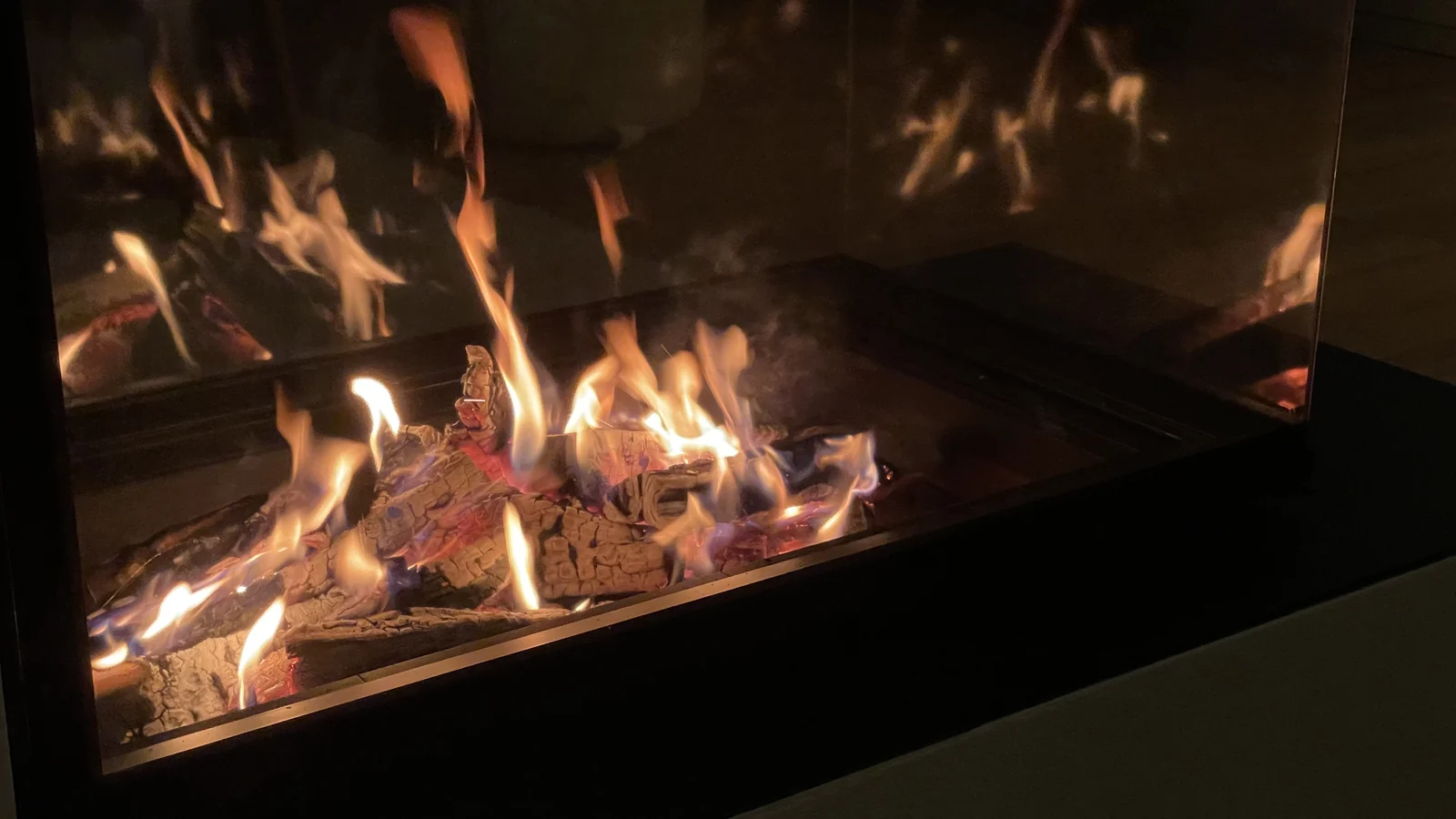Detail des brennenden Feuerraums im HOXTER UKA 86