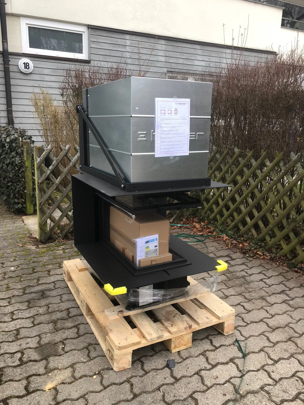 HOXTER Kamineinsatz vor dem Einbau in Gerlingen